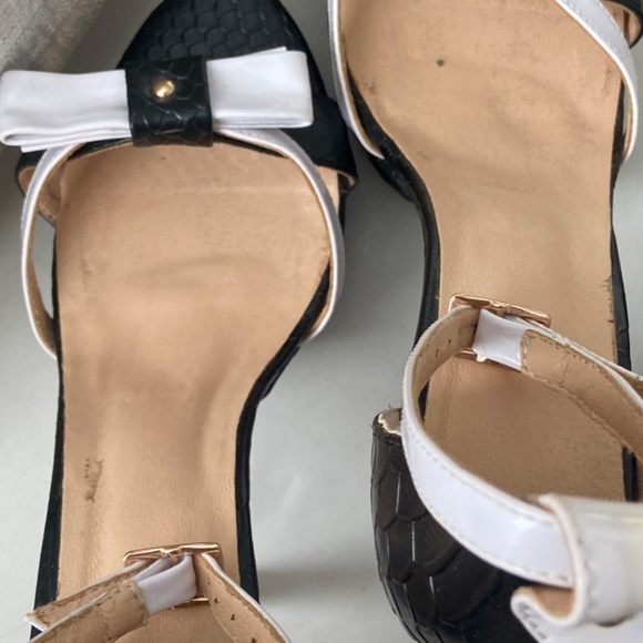 Black and White heels - Picture 5 of 6